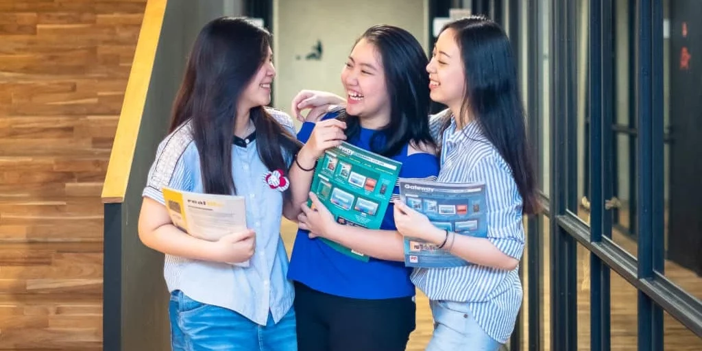 Students-interacting-1-1024x683 Students-interacting-1-1024x683